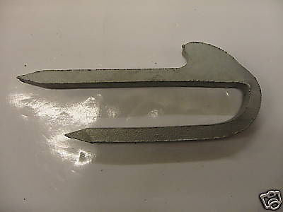 Double leg galvanised staple catch  spring fastener set