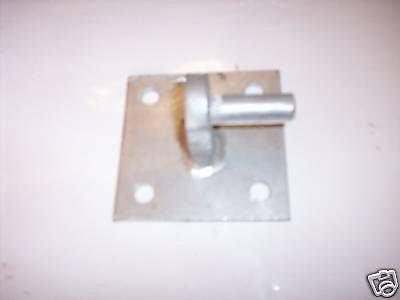 Galvanised farm gate hook on square plate 16 mm (5/8 ")