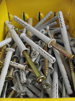 (TEN) 6mm x 70mm hammerscrew nylon fixing