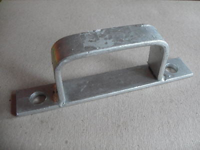 Galvanised D bracket receiver for gate bolts latches