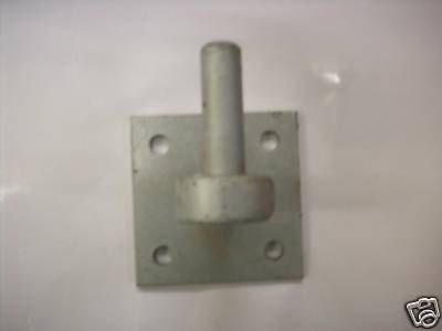 Galvanised farm gate hook on square plate 19 mm (3/4 ")